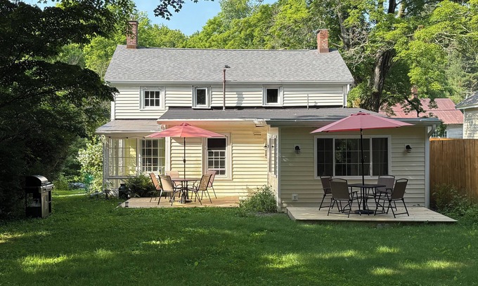 Middle Hope Cottage | Relaxing, Charming & Best Location!