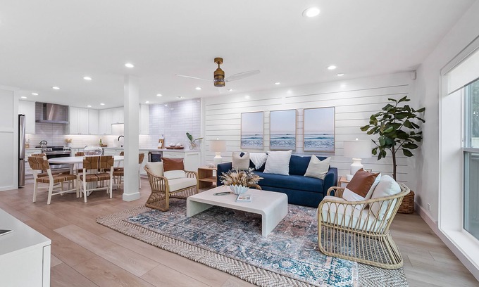 La Jolla Heights Apartment | Relaxing condo near beach with washer/dryer, on-site pool, hot tub