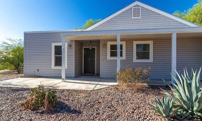 Tucson House | Relaxing Corner -Huge backyard - Hot Tub and Views