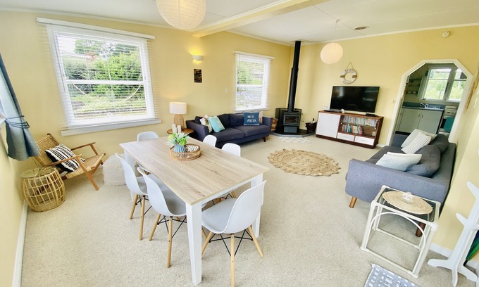 Waikouaiti House | Relaxing cosy 1950's family beach house 1 block back from the beautiful beach.