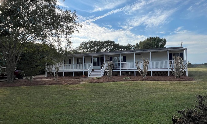 Greer House | Relaxing Country Getaway – Pet Friendly, Close to Greenville & Spartanburg