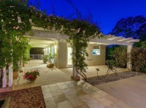 Poway House | Relaxing Countryside Resort Guest House