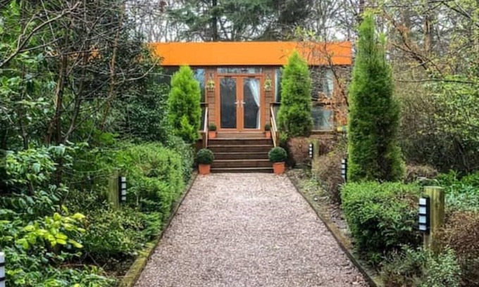 Macclesfield Cabin | Relaxing couples getaway with hot tub