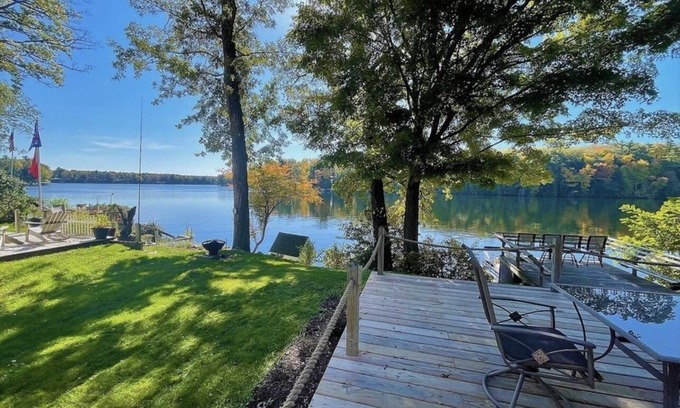 Newaygo House | Relaxing Croton lake cottage w/hot tub