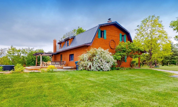 Rock Stream Cabin | Relaxing dog-friendly water-view cabin with firepit, deck, grill, & full kitchen