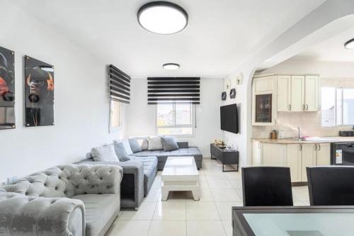 Ashdod Apartment | relaxing duplex in ashdod by torohome