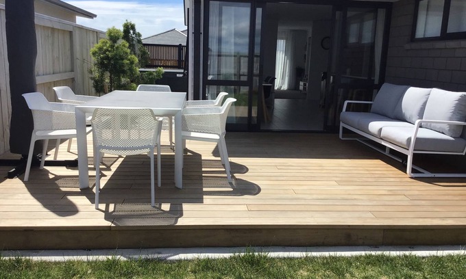 Papamoa Beach House | Relaxing Family Fun - Sun, sand and surf