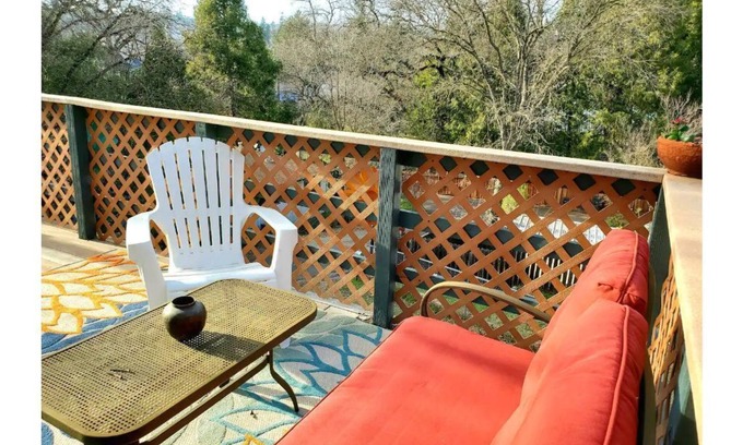 Jackson House | Relaxing Family Home with Hot Tub in Historic Jackson