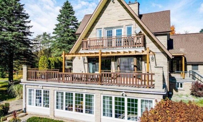 Mono Other | Relaxing Farmhouse