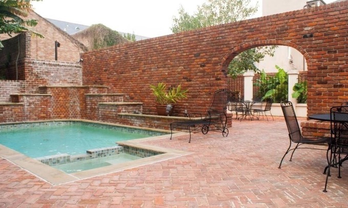 French Quarter Hotel | Relaxing French Quarter Balcony Suite – Steps from Top NOLA Attractions