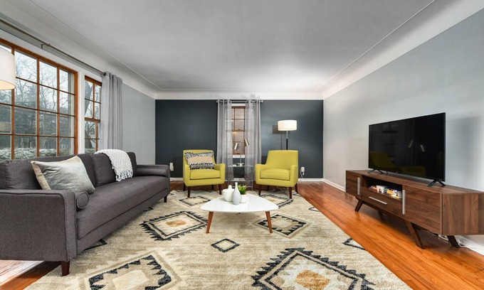 Shaker Heights Apartment | Relaxing Gem near Cleveland Clinic & Van Aiken District ~ Safe Neighborhood
