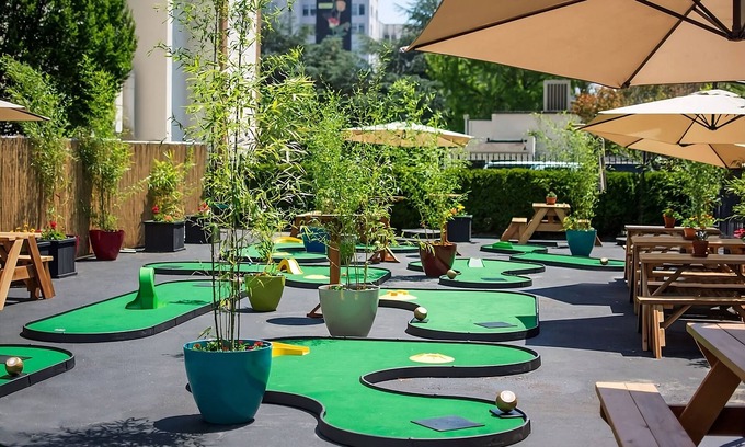Goose Hollow Hotel | Relaxing Getaway Awaits! 2 Stylish Units, Pet-friendly, Near Japanese Garden!