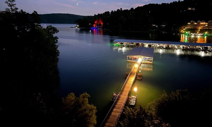 La Follette Villa | Relaxing Getaway; Norris Lakefront Home in Private Deerfield Resort