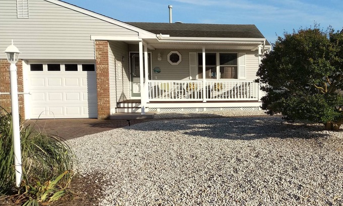 Village Green House | Relaxing Getaway on the Island.