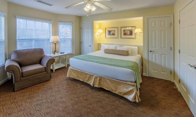 South Lee Hotel | Relaxing Getaway: Pools, Games & Movie Nights