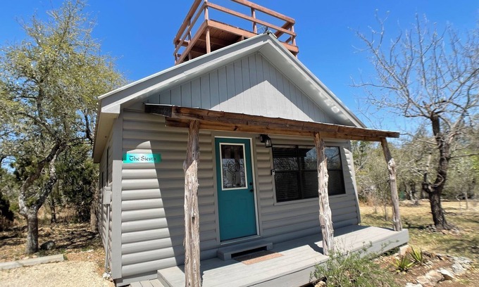 Fredericksburg Apartment | Relaxing Getaway at The Siesta Cabin, Pet Friendly