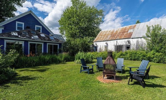Mauricie House | Relaxing Getaway w/Fireplace | Forest Views, Spa Treatments, & Nature Paths