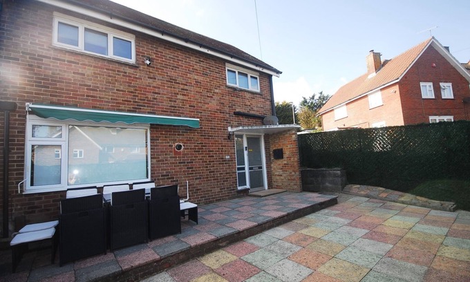 Woodingdean House | Relaxing Getaway With Hot Tub & Sauna Sleeps 6