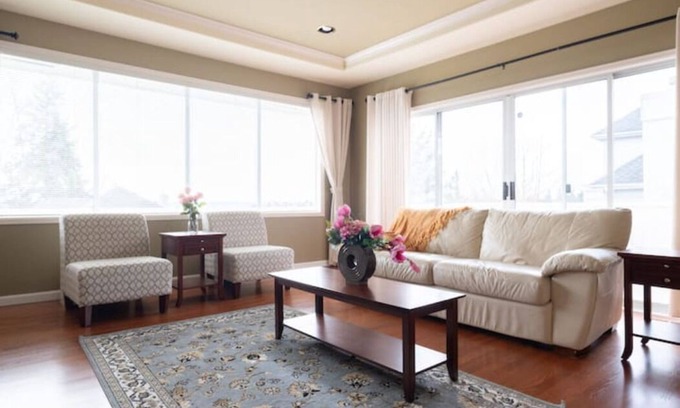 Newcastle House | Relaxing Guest Suite with Jacuzzi Tub and TV