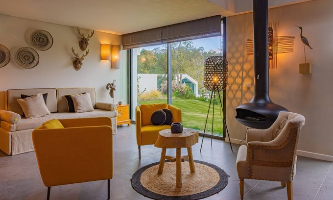 Carvoeira Resort | Relaxing holiday Villa with two bedroom, pool, spa & gym, Cerrado das Fontainhas