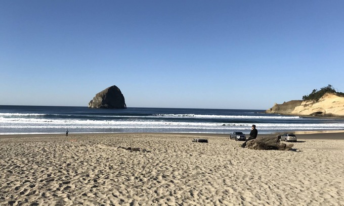 Shorepine Village House | Relaxing Home on the Oregon Coast - Walk to the Beach!