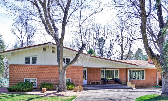 Broadmoor House | Relaxing Home with Private Hot Tub, Fast WiFi, Gas Fireplace, and Washer/Dryer