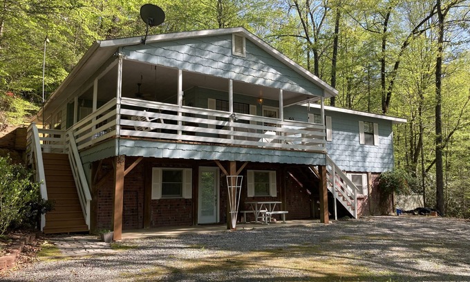 Hendersonville House | Relaxing Home within 20 minutes to Hendersonville or Lake Lure