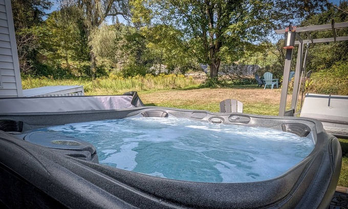 Antrim House | Relaxing Hot Tub Getaway