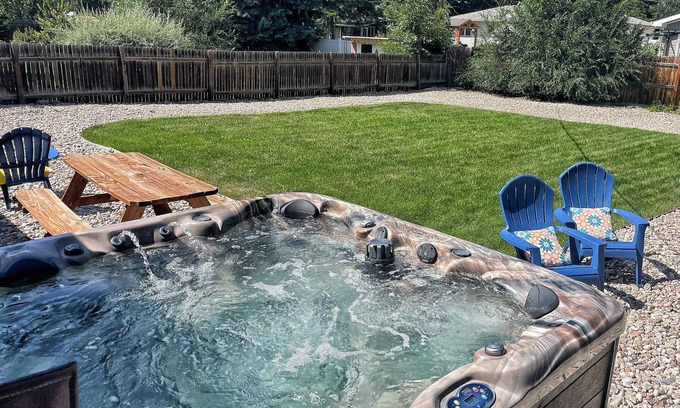 Loveland House | Relaxing Hot Tub! Great for Families or Business - Perfect Location!