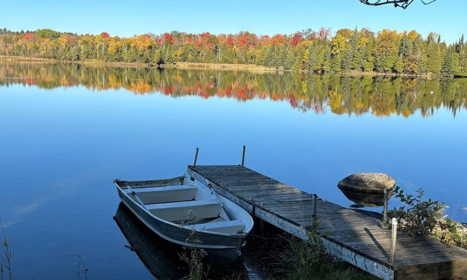 Youngs Point Cottage | Relaxing Hush Puppy Cottage Retreat at the Lake Edge Cottages!