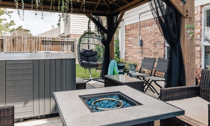 Clodine House | Relaxing in luxury Hot Tub for Houston Trip