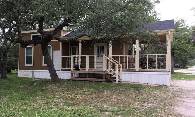 Rockport Cottage | Relaxing L'il Cozy Cottage