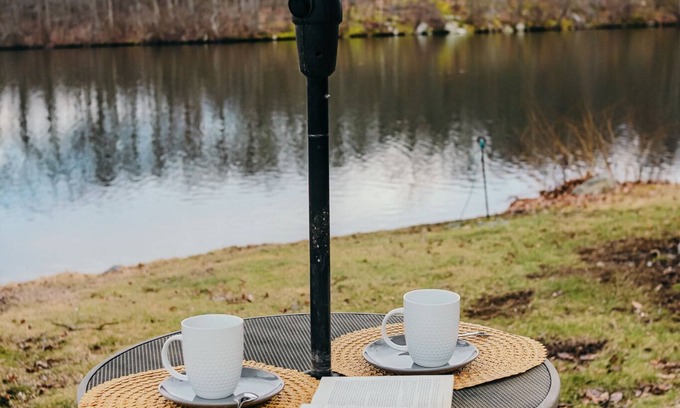 Hibernia House | Relaxing lake views/Retreat near Mountain Creek