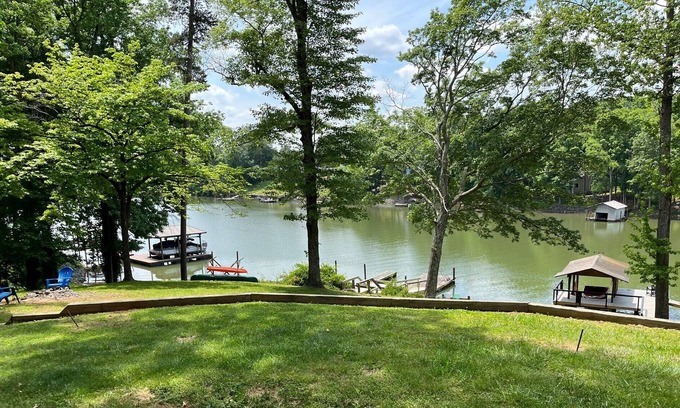 Steele Creek Cottage | Relaxing Lakefront Cottage Escape on Lake Wylie