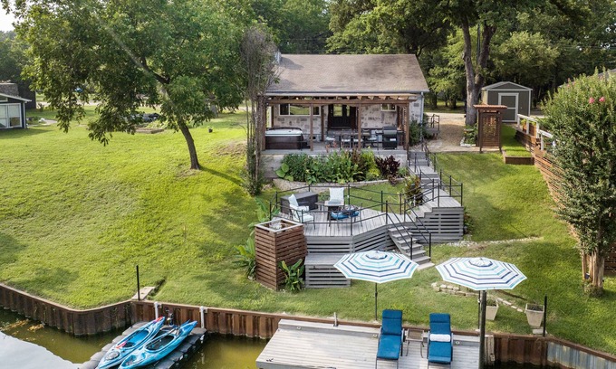 Tool House | Relaxing Lakefront Retreat w/Kayaks, Hot Tub and RV hookup