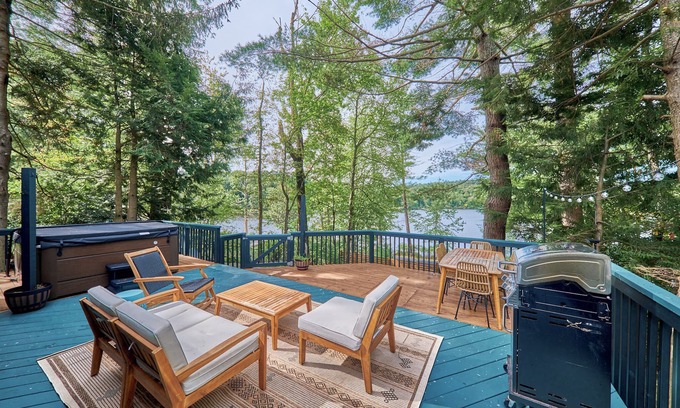 Smallwood Cottage | Relaxing Lakeview Cottage in Smallwood