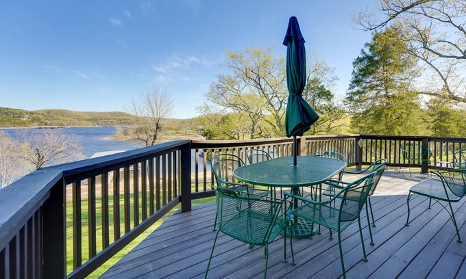 Kimberling City House | Relaxing Lakeview Retreat in Reeds Spring w/Deck