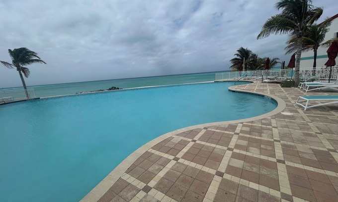 South Bimini Condo | Relaxing Marina Front 1-Bedroom condo with loft in Bimini Cove