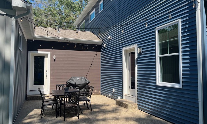 Grand Haven Cottage | Relaxing Modern Cottage in Grand Haven