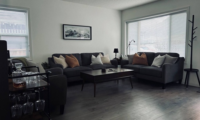Lillooet House | Relaxing Mountain Getaway with Private Hot Tub