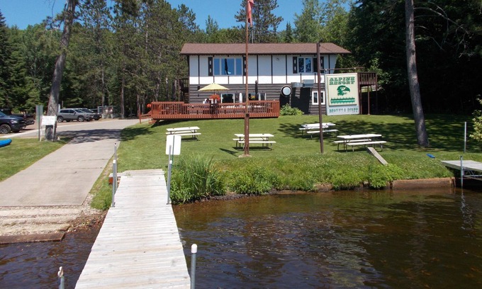 Harshaw Cabin | Relaxing Northwoods on Beautiful Oneida Lake