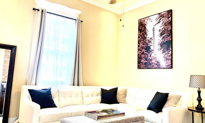 Irish Channel House | Relaxing Oasis 2 blocks to Magazine stroll to the FQ Irish channel