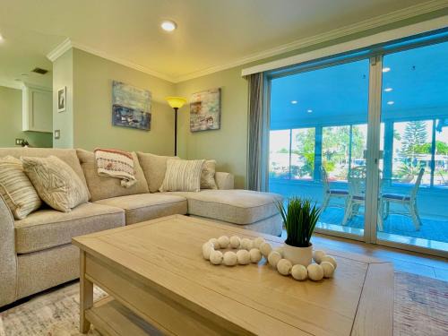 Bradenton House | Relaxing pool home on the water near downtown overlooking the Manatee River