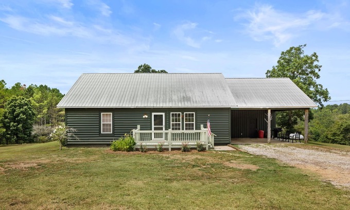 Chewalla Cabin | Relaxing & Private Getaway near Corinth and Pickwick!