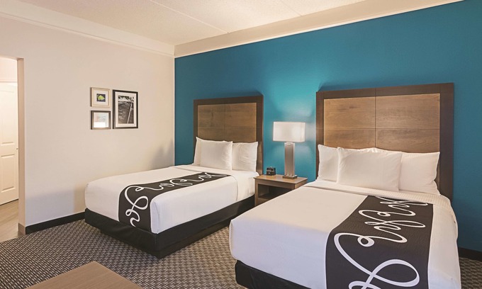 Orlando Hotel | Relaxing Queen Room near UCF w/Pool Access – Short Walk