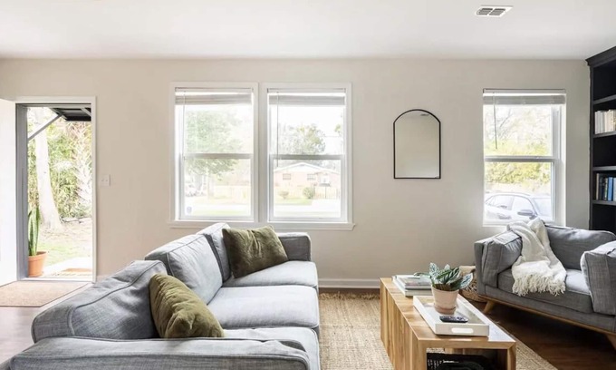 Lakeshore South House | Relaxing, Renovated 2BR Home in Quiet Murray Hill