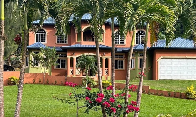 Seaford Town House | Relaxing retreat at Paradise Palms Estate. Minutes away from Appleton Estate.