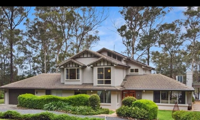 Capalaba House | Relaxing retreat house with water view