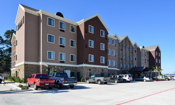 Tomball Condo | Relaxing Retreat in Tomball | Shared Outdoor Pool + Free Breakfast