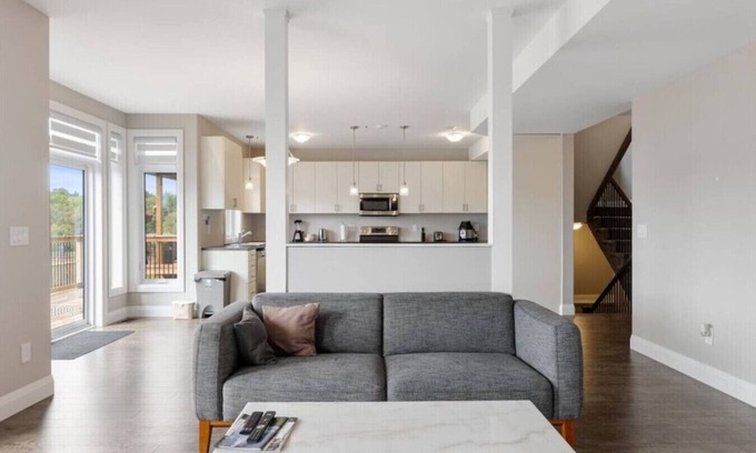 Colborne Apartment | Relaxing Retreat: Office, Patio, Nature & Netflix